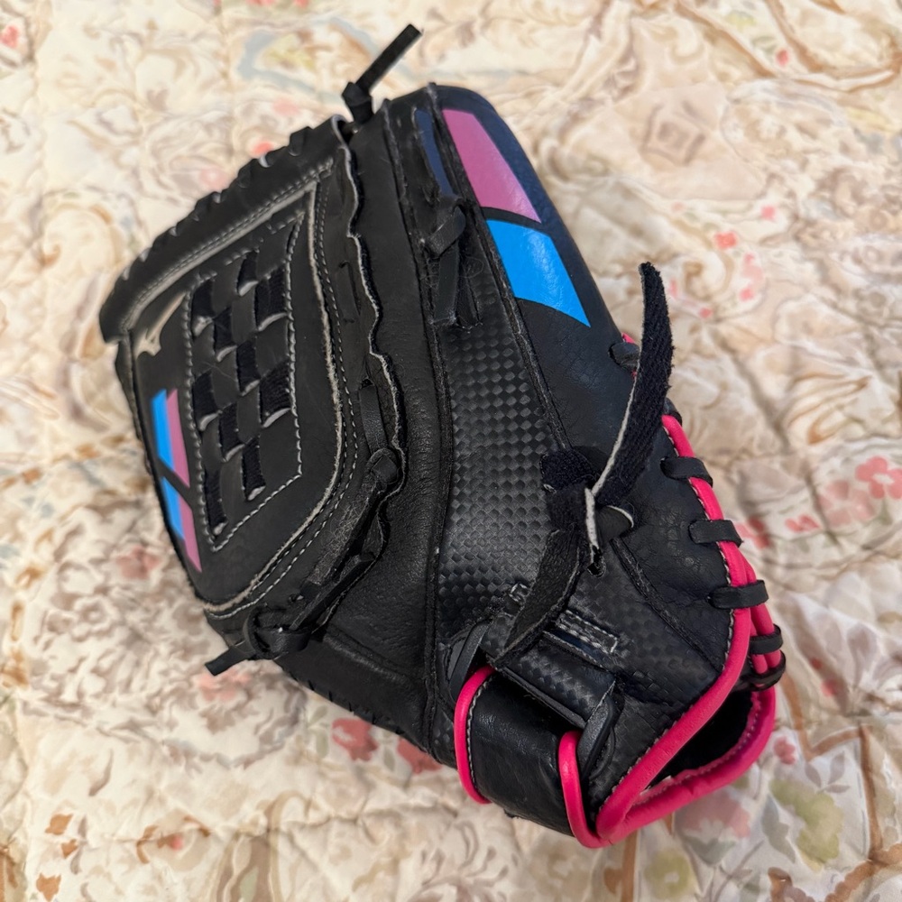 Mizuno Girls 11.5” Jenny Finch Fastpitch  Softball Glove Right Throw GPP-1105F2